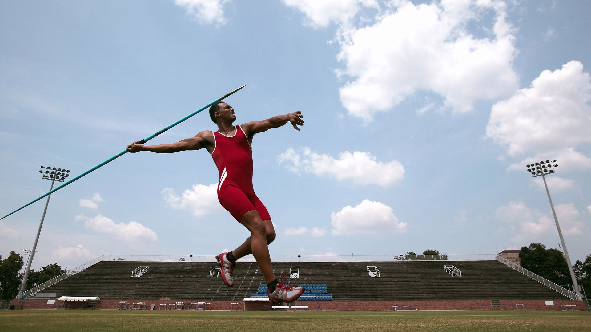 青少年足球科技创新基地在多国落成，激发青少年创新潜能，青少年足球学校